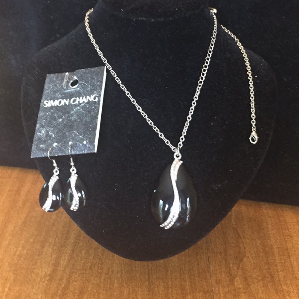 Simon Chang giftbox included necklace/earrings set